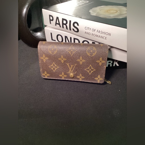 LOUIS VUITTON Monogram Canvas Tresor - Picture 2 of 10